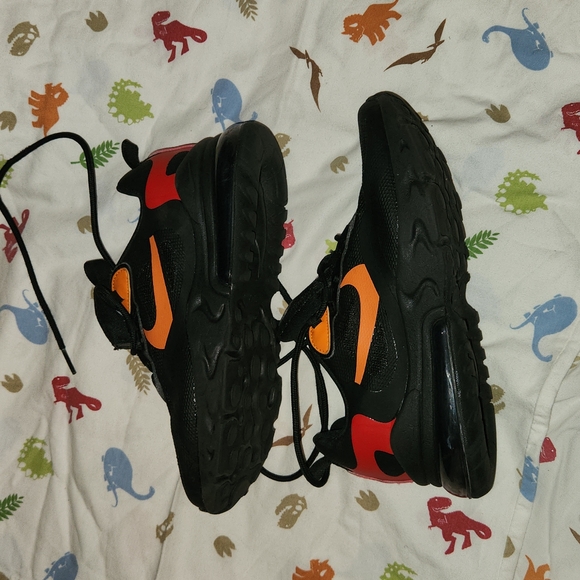 Nike Air Max 270 React - Picture 3 of 11